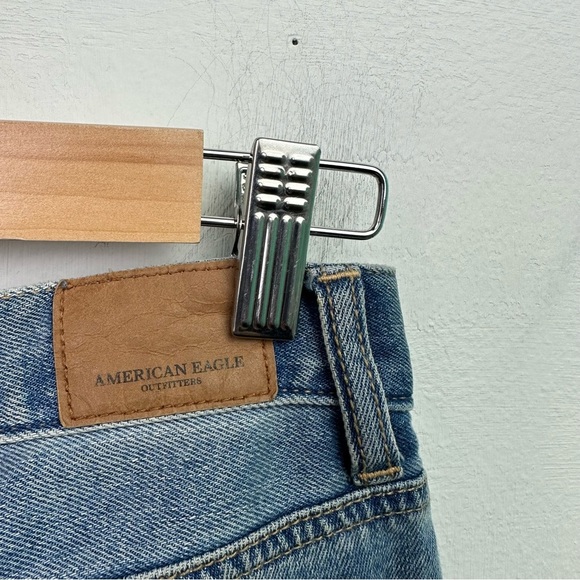 AMERICAN Eagle Ripped Mom Jean High Rise Denim Size 0 - Picture 6 of 12
